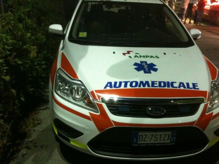 Savona: prende uno spartitraffico e si schianta al suolo, grave motociclista 42enne