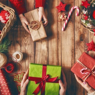 Regali di Natale per una ragazza: che cosa scegliere?