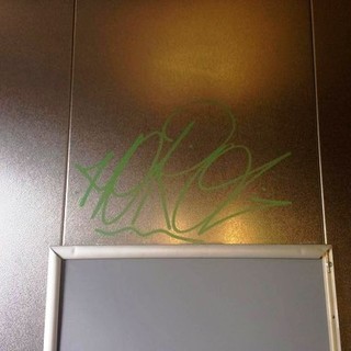 Scritte sugli ascensori a Le Officine di Savona: "Ora basta, vi daremo spazio per esprimere la vostra creatività"