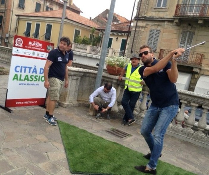 Si apre con il sole il "1° Challenge Alassio Street Golf" Si apre con il sole il "1° Challenge Alassio Street Golf"