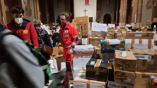 Croce Bianca Savona, un compleanno all'insegna della solidarietà: raccolti e consegnati beni per l'Ucraina Croce Bianca Savona, un compleanno all'insegna della solidarietà: raccolti e consegnati beni per l'Ucraina