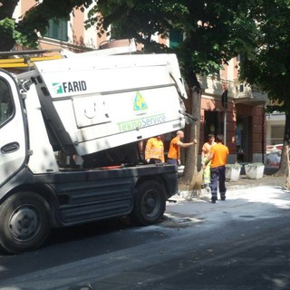 Attenzione in viale Pontelungo ad Albenga, carburante a terra