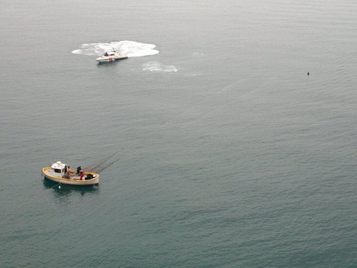 Peschereccio fermato nell'area marina di Bergeggi: sequestrati settanta chili di pesce Peschereccio fermato nell'area marina di Bergeggi: sequestrati settanta chili di pesce