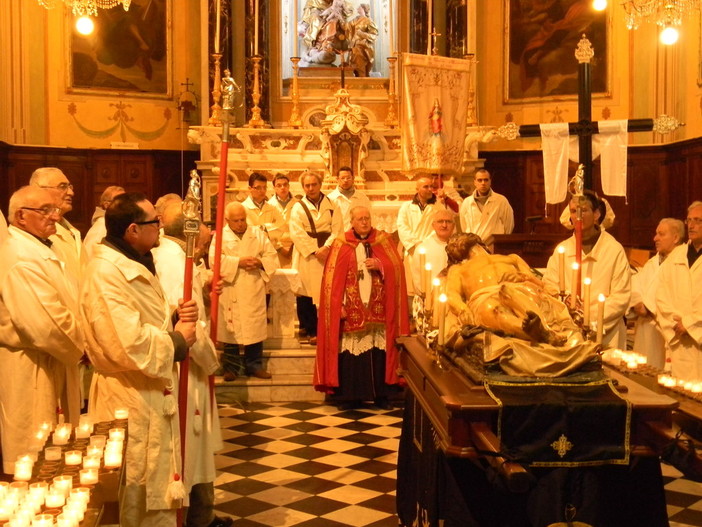 Ad Alassio la tradizionale processione del Venerdì Santo