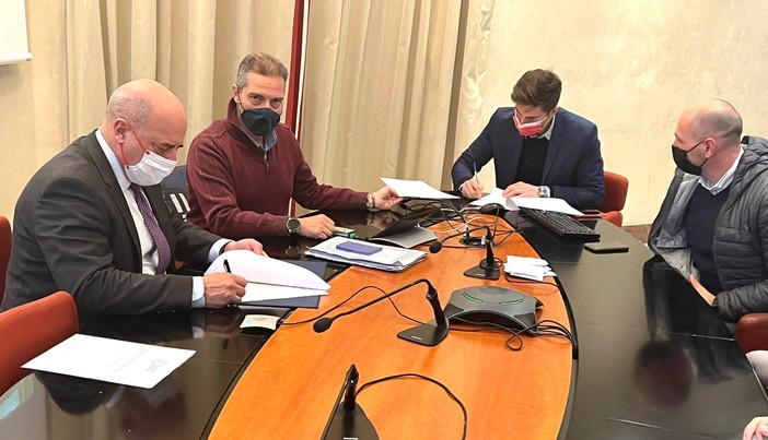 Funivie spa, firmato in Regione l'accordo per la cassa integrazione dei 66 dipendenti Funivie spa, firmato in Regione l'accordo per la cassa integrazione dei 66 dipendenti