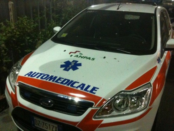 Savona, scontro scooter-macchina: centauro grave al Santa Corona Savona, scontro scooter-macchina: centauro grave al Santa Corona