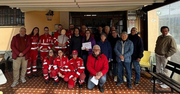 Varazze, inaugurato un nuovo defibrillatore: è stato donato dalla società San Battista di Cantalupo Varazze, inaugurato un nuovo defibrillatore: è stato donato dalla società San Battista di Cantalupo