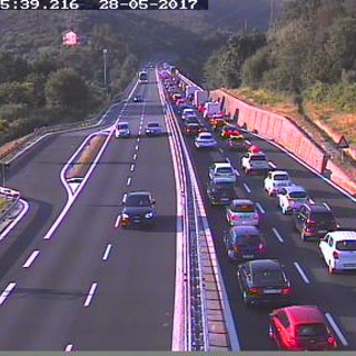 Rientro con traffico dopo il weekend: code sulla A10