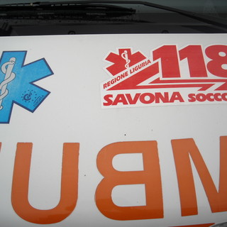 Savona: incidente al Santuario, moto sotto un'auto ferito quarantenne
