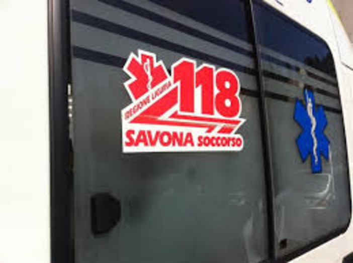 Savona, scontro tra auto e scooter sul Cadibona: due feriti lievi