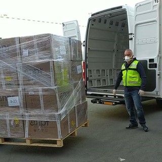 Coronavirus, la Dogana di Genova 2 consegna 20 mila mascherine all'ospedale San Martino