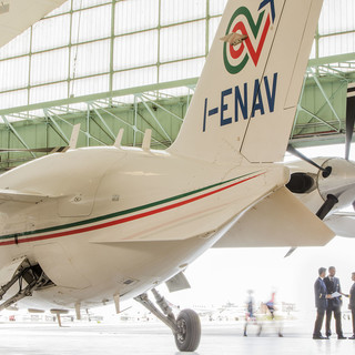 Piaggio Aerospace sigla contratto con ENAV per 12,6 milioni di euro