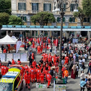 Savona abbraccia la Croce Bianca e i suoi militi per celebrare i 125 anni della pubblica assistenza (FOTO)