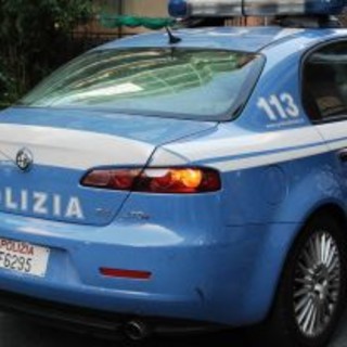 Controlli della polizia in varie zone di Albenga, dalla stazione a San Fedele
