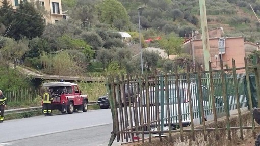 Albisola, perde il controllo del mezzo e scontra il guard rail Albisola, perde il controllo del mezzo e scontra il guard rail
