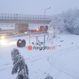 Due km di coda sull'A6 per neve, traffico in tilt tra Ceva e Millesimo verso Savona