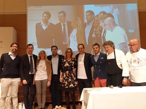 Regione, gemellaggio solidale tra le eccellenze liguri e piemontesi alla Fiera del Tartufo di Alba Regione, gemellaggio solidale tra le eccellenze liguri e piemontesi alla Fiera del Tartufo di Alba