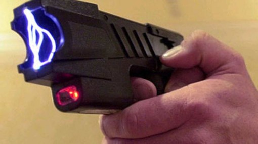 Salvini da' il via libera alla sperimentazione del taser a Genova. Roberto Traverso (SIAP): "Favorevoli" Salvini da' il via libera alla sperimentazione del taser a Genova. Roberto Traverso (SIAP): "Favorevoli"