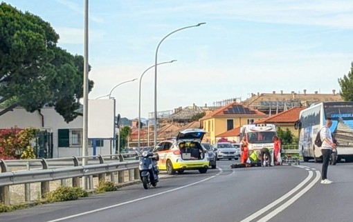 Anziano travolto e ucciso sulla via Aurelia a Ceriale: inutili i soccorsi (FOTO) Anziano travolto e ucciso sulla via Aurelia a Ceriale: inutili i soccorsi (FOTO)