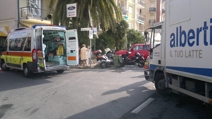 Scontro moto - furgone ad Andora: 17enne ferito