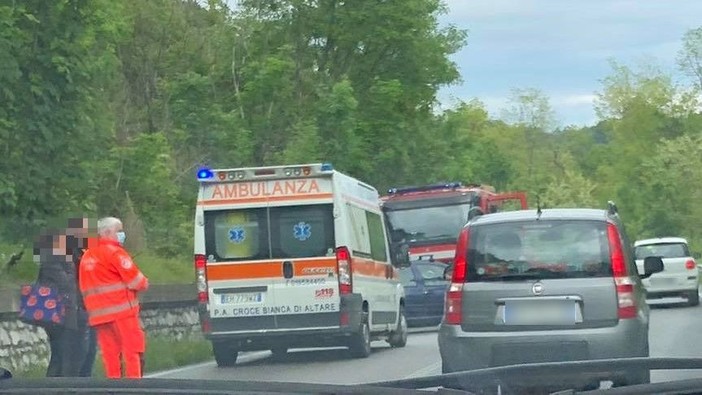 Auto perde il controllo lungo la Sp 29 del Cadibona: soccorsi mobilitati