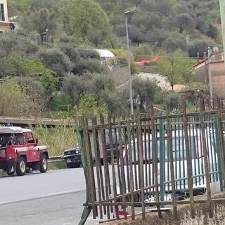 Albisola, perde il controllo del mezzo e scontra il guard rail