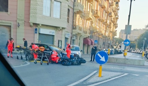 Savona, scontro auto-moto in Corso Vittorio Veneto: due i feriti