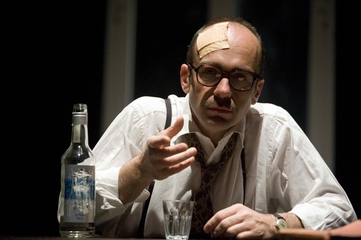 Borgio: Antonio Zavatteri porta in scena “La Guerra di Klamm”