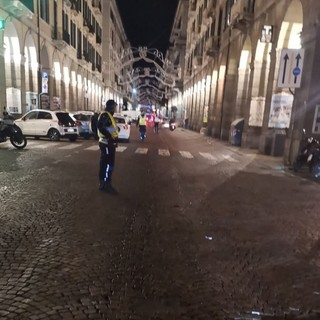 Savona, olio sull'asfalto: chiusa provvisoriamente via Paleocapa