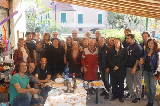 Festa a sorpresa (ma col patrocinio del Comune) per i 38 anni della storica "Calcagno" di Albisola Festa a sorpresa (ma col patrocinio del Comune) per i 38 anni della storica "Calcagno" di Albisola