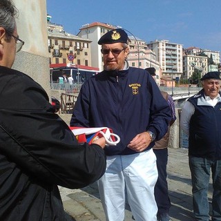 Savona, issata la nuova bandiera di Bompresso sulla Torretta: questa mattina la cerimonia