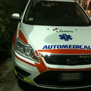 Onzo, perde il controllo dell'auto e si cappotta