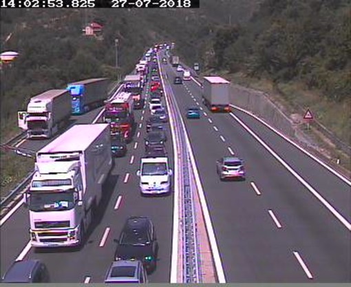 Due incidenti in Autostrada: code e rallentamenti. Traffico bloccato tra Savona e Spotorno Due incidenti in Autostrada: code e rallentamenti. Traffico bloccato tra Savona e Spotorno
