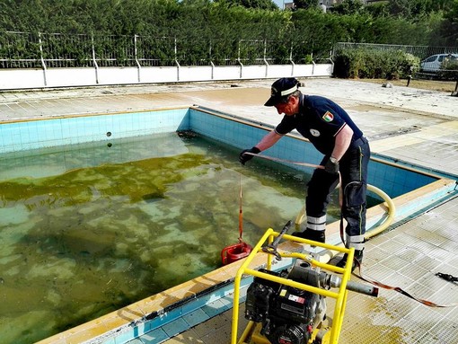 Borghetto: amministrazione al lavoro per la pulizia della piscina comunale