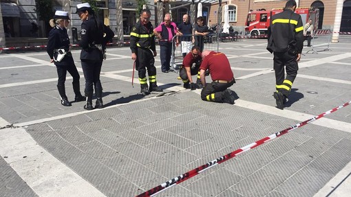 Savona, smottamento in piazza Sisto IV: sopralluogo dei Vigili del Fuoco