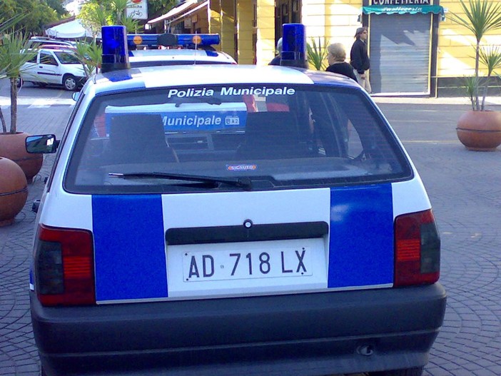 Albenga: regolari gli stranieri controllati nel blitz di questa mattina in via Morella Albenga: regolari gli stranieri controllati nel blitz di questa mattina in via Morella