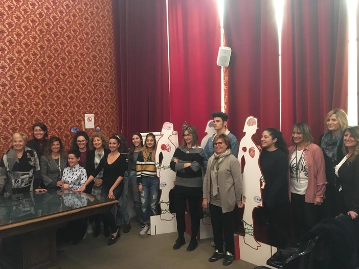Savona, da sabato le sagome “Anti Violenza” saranno esposte per la città