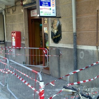 Cornicione si stacca dal secondo piano di un balcone a Villapiana (foto)