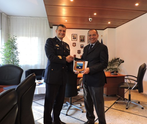 Il prefetto Cananà visita l’Aeronautica Militare a Capo Mele Il prefetto Cananà visita l’Aeronautica Militare a Capo Mele