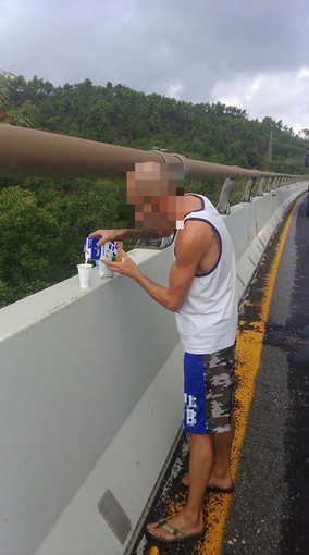 L'ex sindaco di Millesimo Righello bloccato sulla A10 causa incidente: "Conversando di politica, mi sono guadagnato un caffè"