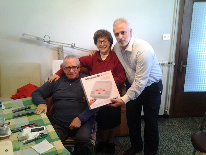 Pontinvrea, l'amministrazione consegna i primi apparecchi "salva vita"