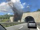 Mezzo pesante in fiamme all’interno di una galleria dell’autostrada Torino-Savona (FOTO) Mezzo pesante in fiamme all’interno di una galleria dell’autostrada Torino-Savona (FOTO)