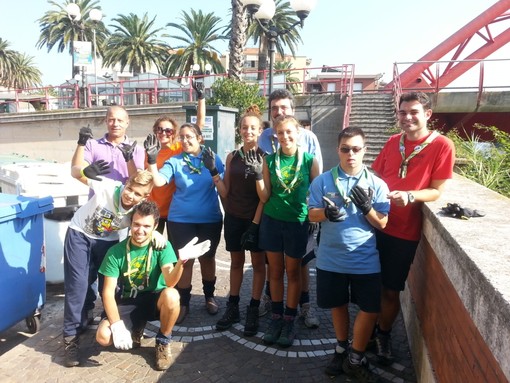 "Puliamo il mondo", ad Albenga giovani cittadini e volontari impegnati nella bonifica del Centa "Puliamo il mondo", ad Albenga giovani cittadini e volontari impegnati nella bonifica del Centa