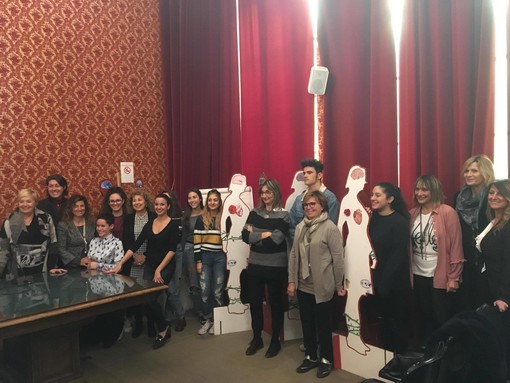 Savona, da sabato le sagome “Anti Violenza” saranno esposte per la città Savona, da sabato le sagome “Anti Violenza” saranno esposte per la città