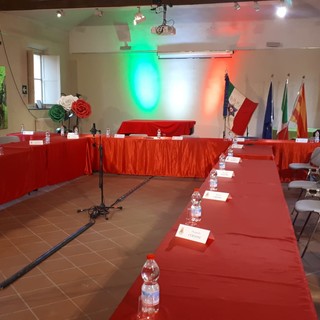 Il consiglio comunale di Finale festeggia il 25 aprile: "La distanza fisica non sia distanza dalla memoria"