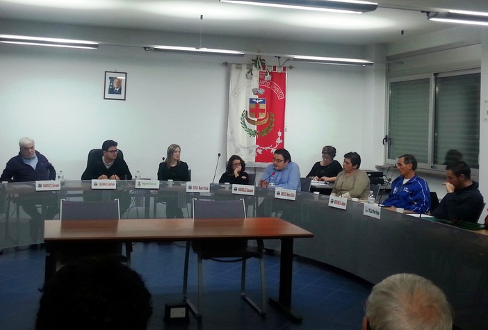 Esondazione dei fiumi ed allagamenti al centro del consiglio comunale di Borghetto