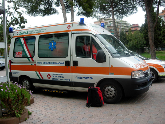 Savona: 2 studenti travolti da un'auto mentre attraversavano la strada Savona: 2 studenti travolti da un'auto mentre attraversavano la strada