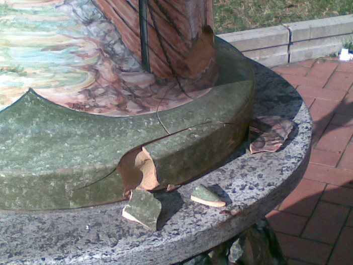 Albissola: monumento ai caduti danneggiato, la segnalazione di Nuova Rotta Albissola: monumento ai caduti danneggiato, la segnalazione di Nuova Rotta