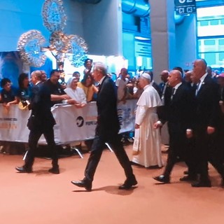 Meeting di Rimini, Papa Leone XIV si ferma davanti al Cristo Nero di Rapallo. Bucci: “Emozione particolare” Meeting di Rimini, Papa Leone XIV si ferma davanti al Cristo Nero di Rapallo. Bucci: “Emozione particolare”