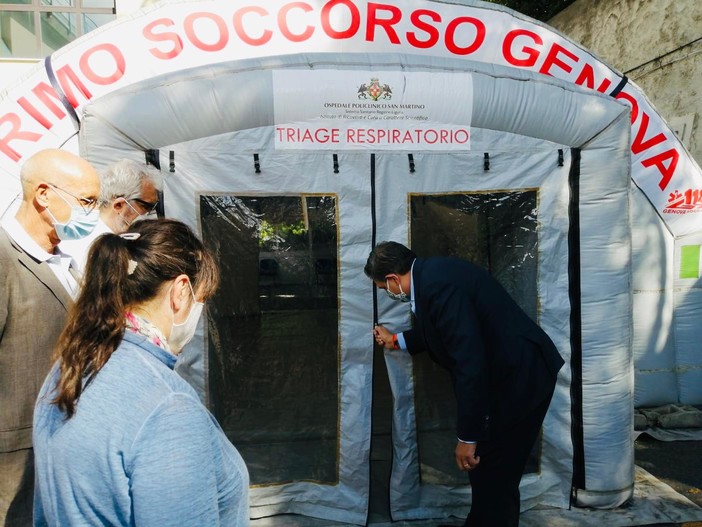 Covid-19, smontata la tenda pre-triage del San Martino (FOTO) Covid-19, smontata la tenda pre-triage del San Martino (FOTO)